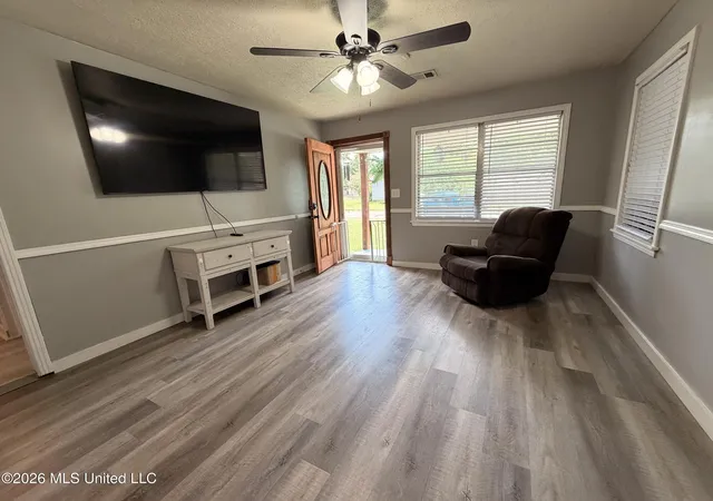 Photo 4 of Single family home for sale at 305 Lionel Rd, Pearl, MS 39208 | MLS# 4140160 | Listing updated on 2026-09-07