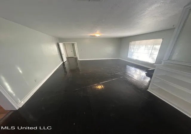 Photo 3 of Single family home for sale at 1054 Matthews Ave, Jackson, MS 39209 | MLS# 4140829 | Listing updated on 2026-05-22