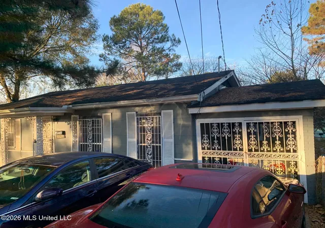 Photo 2 of Single family home for sale at 3329 Hollywood Ave, Jackson, MS 39213 | MLS# 4140833 | Listing updated on 2026-05-22