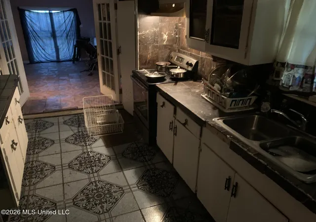Photo 3 of Single family home for sale at 3329 Hollywood Ave, Jackson, MS 39213 | MLS# 4140833 | Listing updated on 2026-05-22