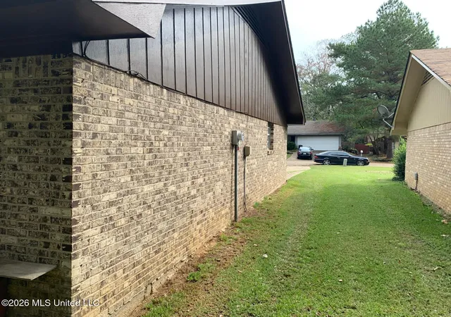 Photo 3 of Single family home for sale at 145 W Woodcrest Dr, Jackson, MS 39212 | MLS# 4140831 | Listing updated on 2026-05-22