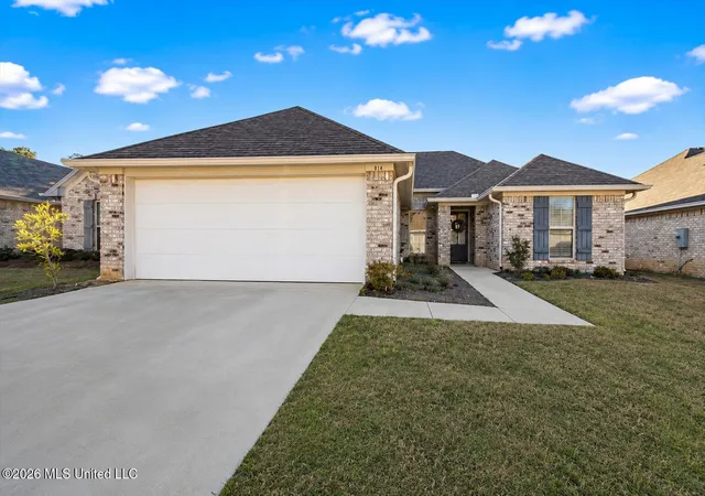 Photo 1 of Sale Pending at 814 Stones Throw Dr, Brandon, MS 39042 | MLS# 4140240 | Listing updated on 2026-07-18