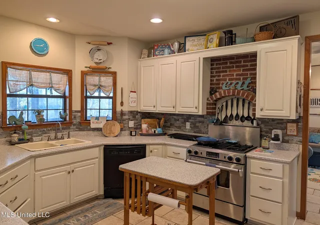 Photo 3 of Single family home for sale at 642 Sw Columbine Ln, Brookhaven, MS 39601 | MLS# 4140294 | Listing updated on 2026-04-09
