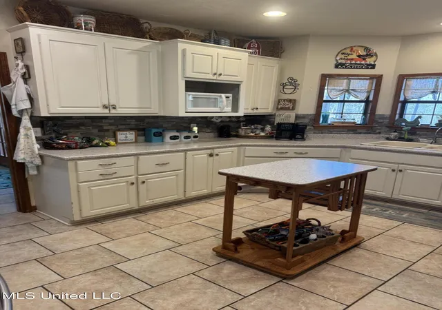 Photo 3 of Single family home for sale at 642 SW Columbine Ln, Brookhaven, MS 39601 | MLS# 4140294 | Listing updated on 2026-04-09
