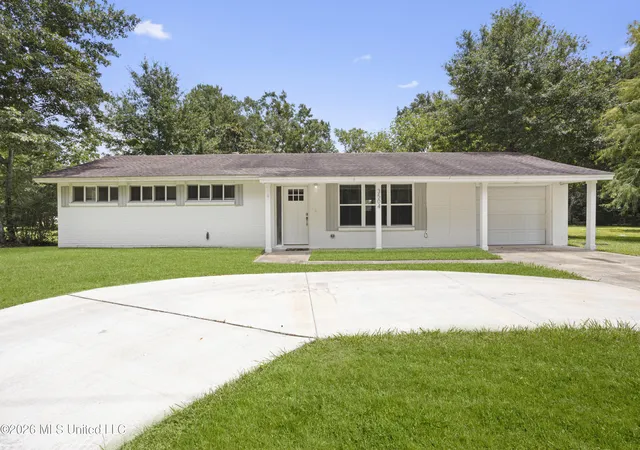 Homes for sale in Ocean Springs, MS | 3504 Beachview Dr, Ocean Springs, MS 39564 | MLS# 4140363