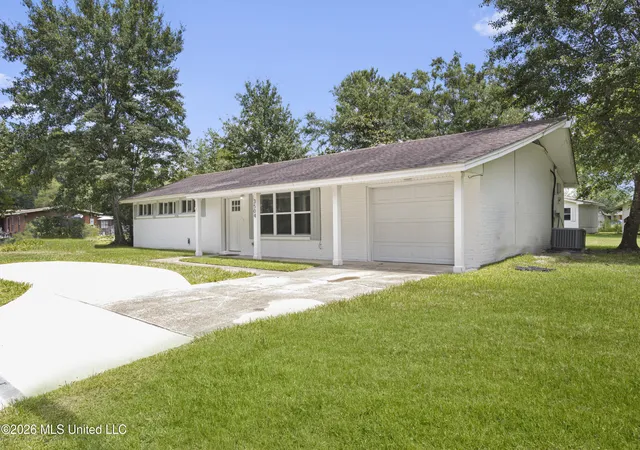 Homes for sale in Ocean Springs, MS | 3504 Beachview Dr, Ocean Springs, MS 39564 | MLS# 4140363