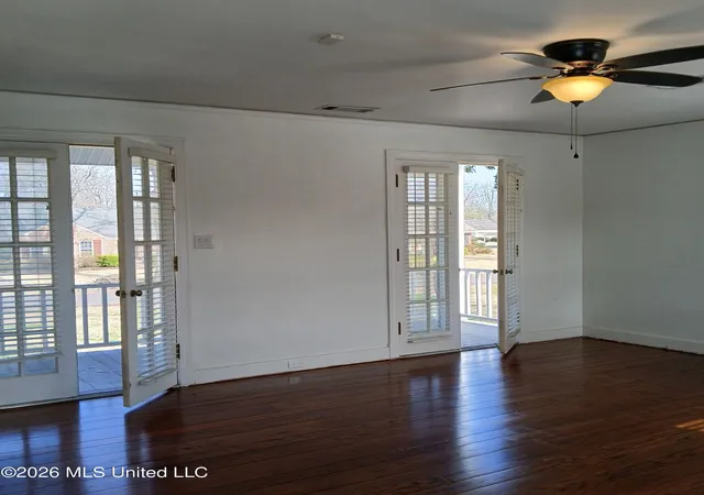 Photo 2 of Single family home for sale at 404 E Adams Ave, Greenwood, MS 38930 | MLS# 4140619 | Listing updated on 2026-09-01