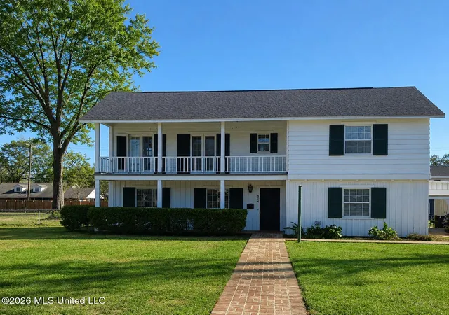 1st image of 404 E Adams Ave, Greenwood, MS 38930 | MLS# 4140619