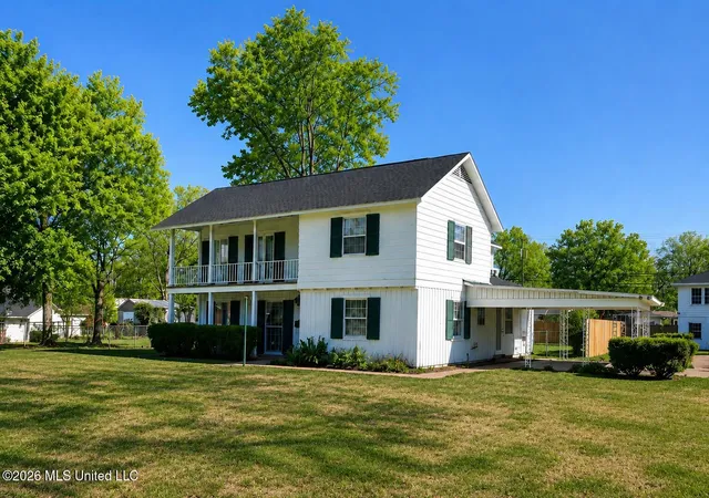Photo 3 of Single family home for sale at 404 E Adams Ave, Greenwood, MS 38930 | MLS# 4140619 | Listing updated on 2026-09-01