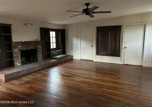 Photo 3 of Sale Pending at 1424 E Northside Dr, Jackson, MS 39211 | MLS# 4141024 | Listing updated on 2026-08-28