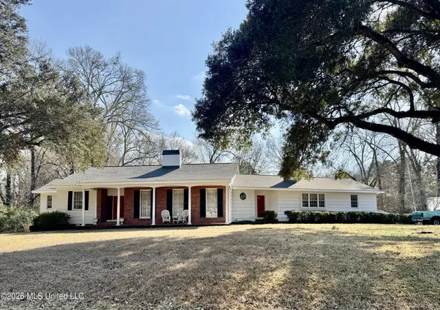 Homes for sale in Natchez, MS | 116 Gloucester Rd, Natchez, MS 39120 | MLS# 4140809
