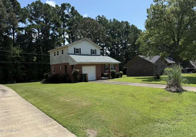 Homes for sale in Holly Springs, MS | 595 Swaney Dr, Holly Springs, MS 38635 | MLS# 4140862