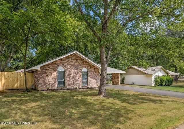 Photo 1 of Single family home for sale at 5698 Shannon Dr, Horn Lake, MS 38637 | MLS# 4160689 | Listing updated on 2026-09-17