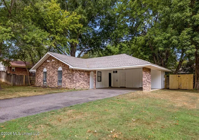 Photo 2 of Single family home for sale at 5698 Shannon Dr, Horn Lake, MS 38637 | MLS# 4160689 | Listing updated on 2026-09-17