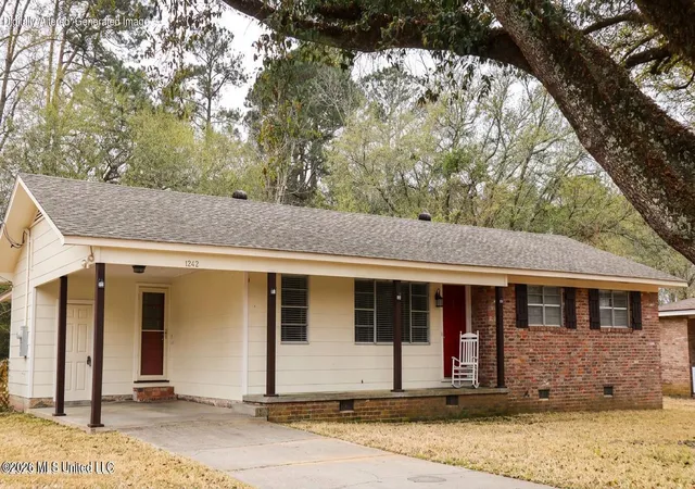Photo 3 of Sale Pending at 1242 W 18th Street, Laurel, MS 39440 | MLS# 4141477 | Listing updated on 2026-08-29