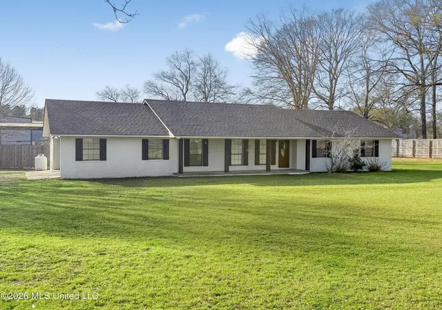 Homes for sale in Brookhaven, MS | 35 E Lincoln Dr, Brookhaven, MS 39601 | MLS# 4141587