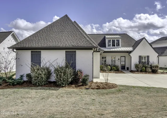 Photo 1 of Single family home for sale at 200 Herons Bay Cir, Madison, MS 39110 | MLS# 4141697 | Listing updated on 2026-09-19