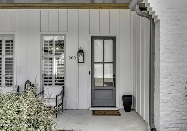Photo 3 of Single family home for sale at 200 Herons Bay Cir, Madison, MS 39110 | MLS# 4141697 | Listing updated on 2026-09-19