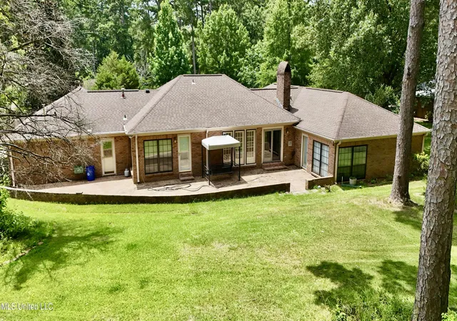 Homes for sale in Clinton, MS | 307 Longwood Dr, Clinton, MS 39056 | MLS# 4141900