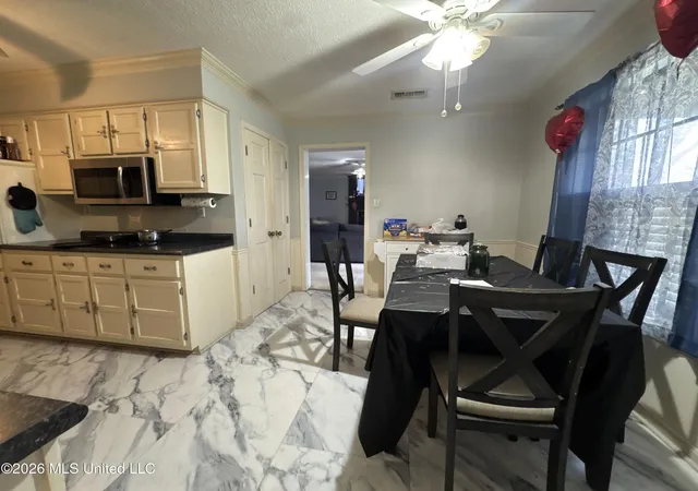 Photo 4 of Single family home for sale at 7090 Greenbrook Pkwy, Southaven, MS 38671 | MLS# 4142002 | Listing updated on 2026-05-07