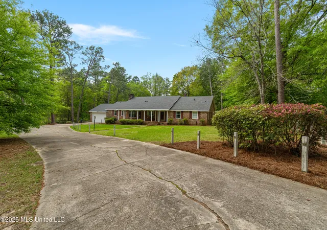 Homes for sale in Hattiesburg, MS | 2 Village Ln, Hattiesburg, MS 39401 | MLS# 4144413