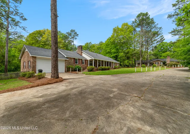 Homes for sale in Hattiesburg, MS | 2 Village Ln, Hattiesburg, MS 39401 | MLS# 4144413