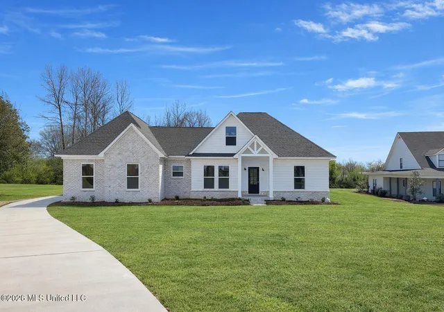 Homes for sale in Senatobia, MS | 111 Carolina Cir, Senatobia, MS 38668 | MLS# 4142357