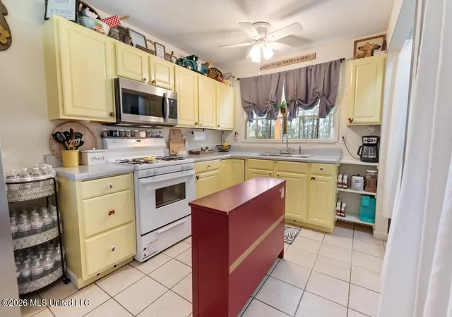 Photo 4 of Sale Pending at 1903 Meadowbrook St, Pascagoula, MS 39567 | MLS# 4142407 | Listing updated on 2026-09-13