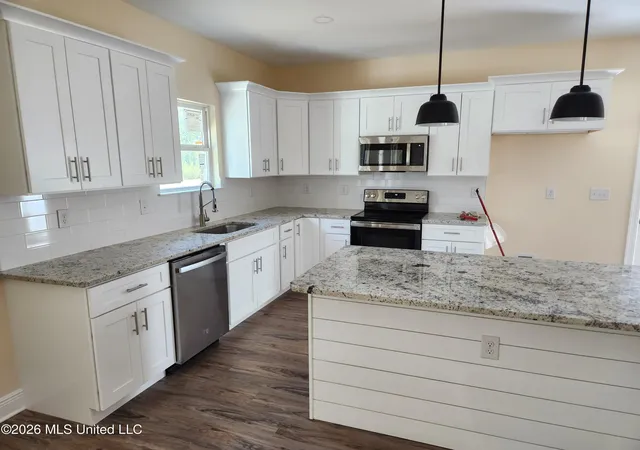Photo 3 of Single family home for sale at 2001 Barracuda Dr, Gautier, MS 39553 | MLS# 4142581 | Listing updated on 2026-09-17