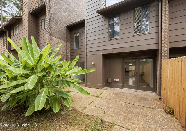 Photo 1 of Sale Pending at 1255 E County Line Rd, Jackson, MS 39211 | MLS# 4156164 | Listing updated on 2026-08-11