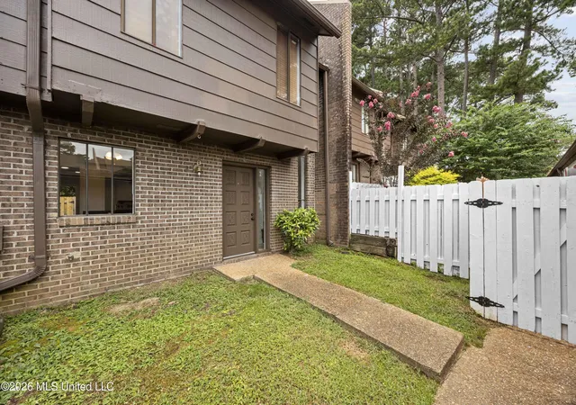 Photo 2 of Sale Pending at 1255 E County Line Rd, Jackson, MS 39211 | MLS# 4156164 | Listing updated on 2026-08-11