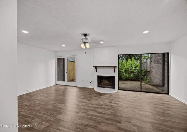 Photo 3 of Sale Pending at 1255 E County Line Rd, Jackson, MS 39211 | MLS# 4156164 | Listing updated on 2026-08-11