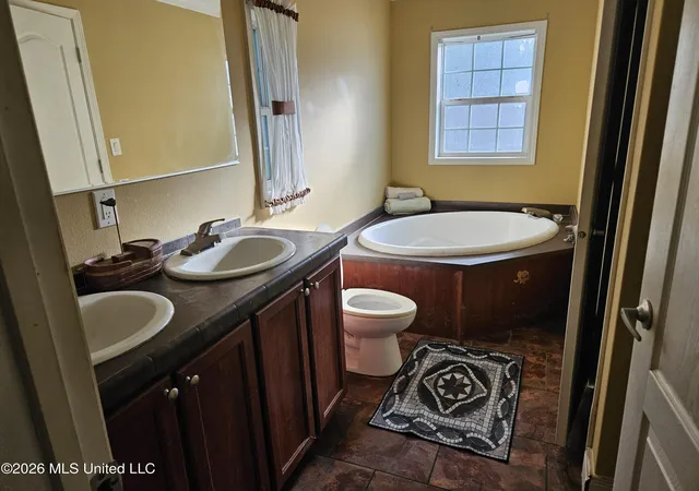 Photo 12 of Sale Pending at 202 Lasalle St, Natchez, MS 39120 | MLS# 4143785 | Listing updated on 2026-08-31