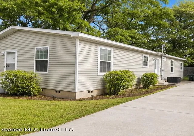 Photo 2 of Sale Pending at 202 Lasalle St, Natchez, MS 39120 | MLS# 4143785 | Listing updated on 2026-08-31