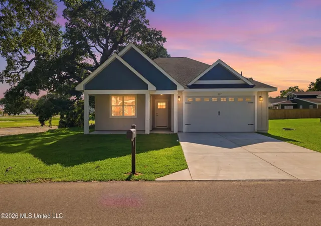 2nd image of 127 Iberville Dr, Biloxi, MS 39531 | MLS# 4152404