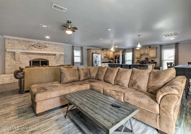 Photo 3 of Sale Pending at 12424 Crestwood Dr, Gulfport, MS 39503 | MLS# 4143141 | Listing updated on 2026-09-13