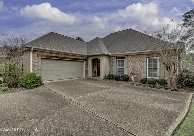 Photo 2 of Sale Pending at 607 Willow Ct Cir, Brandon, MS 39047 | MLS# 4145958 | Listing updated on 2026-10-01