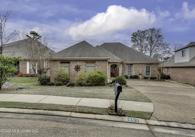 Photo 3 of Sale Pending at 607 Willow Ct Cir, Brandon, MS 39047 | MLS# 4145958 | Listing updated on 2026-10-01