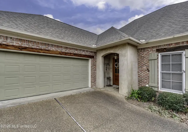 Photo 4 of Sale Pending at 607 Willow Ct Cir, Brandon, MS 39047 | MLS# 4145958 | Listing updated on 2026-10-01