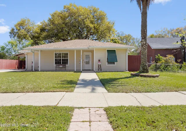 Photo 3 of Single family home for sale at 2108 23rd Avenue, Gulfport, MS 39501 | MLS# 4143989 | Listing updated on 2026-04-29