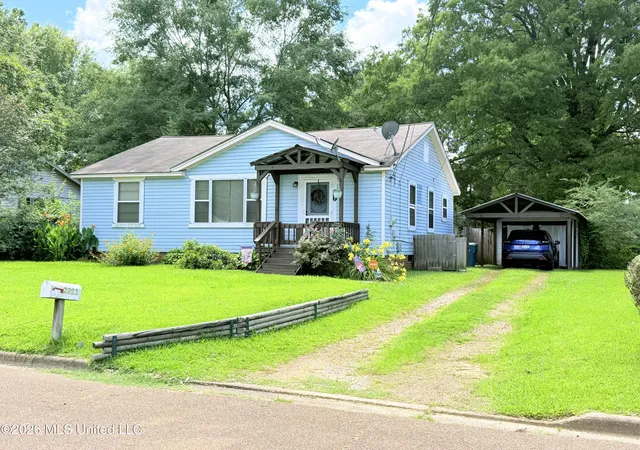 Photo 1 of Single family home for sale at 2221 Long St, Grenada, MS 38901 | MLS# 4143551 | Listing updated on 2026-07-24