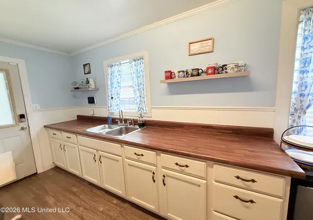 Photo 3 of Single family home for sale at 2221 Long St, Grenada, MS 38901 | MLS# 4143551 | Listing updated on 2026-07-24