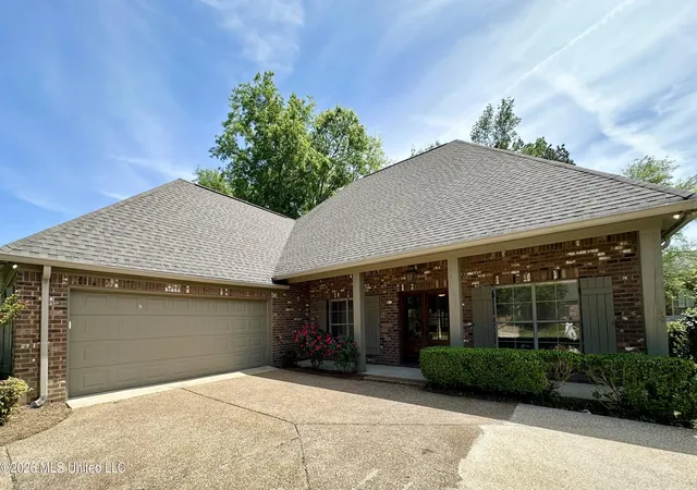 Photo 2 of Sale Pending at 122 Weldon Dr, Madison, MS 39110 | MLS# 4145200 | Listing updated on 2026-06-26
