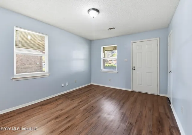 Photo 3 of Sale Pending at 6460 Yorkshire Rd, Horn Lake, MS 38637 | MLS# 4144319 | Listing updated on 2026-07-24