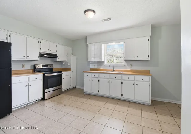Photo 3 of Sale Pending at 6460 Yorkshire Rd, Horn Lake, MS 38637 | MLS# 4144319 | Listing updated on 2026-07-24