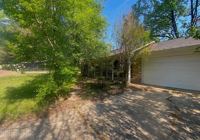 Photo 1 of Single family home for sale at 1886 Smallwood St, Jackson, MS 39212 | MLS# 4144165 | Listing updated on 2026-08-21