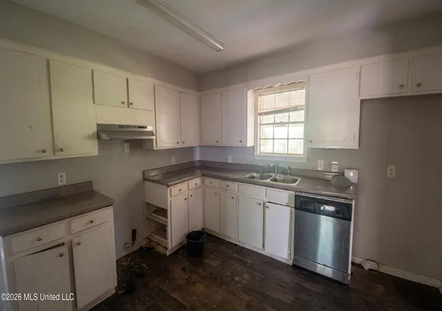 Photo 2 of Single family home for sale at 1886 Smallwood St, Jackson, MS 39212 | MLS# 4144165 | Listing updated on 2026-08-21