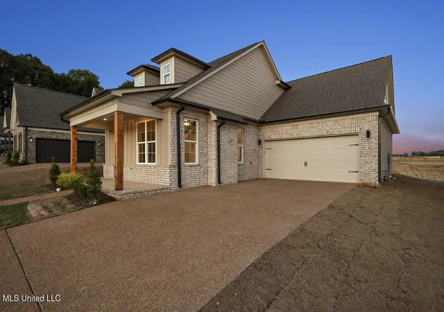 Photo 4 of Single family home for sale at 878 Coahoma Ct, Nesbit, MS 38651 | MLS# 4143956 | Listing updated on 2026-10-05