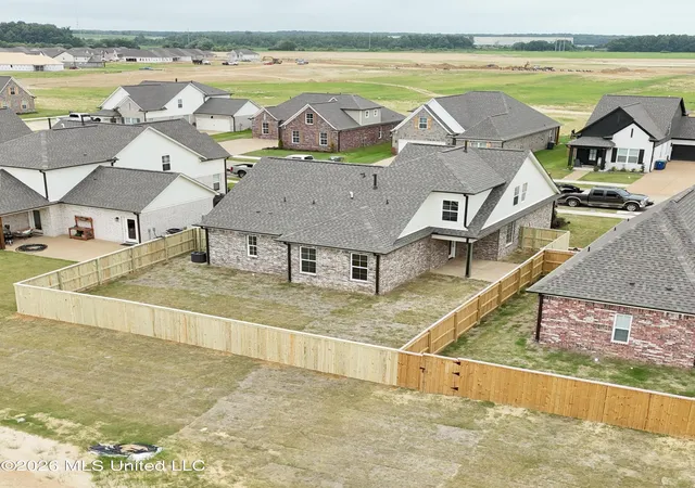 Photo 2 of Single family home for sale at 878 Coahoma Ct, Nesbit, MS 38651 | MLS# 4143956 | Listing updated on 2026-08-24