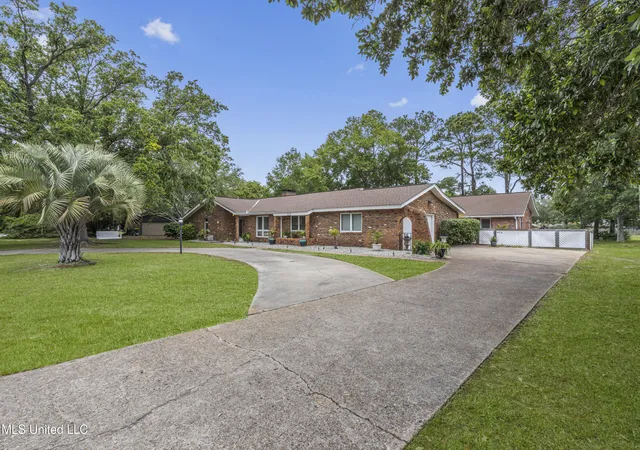 Photo 3 of Single family home for sale at 222 Glen Eagles Dr, Ocean Springs, MS 39564 | MLS# 4144057 | Listing updated on 2026-09-26